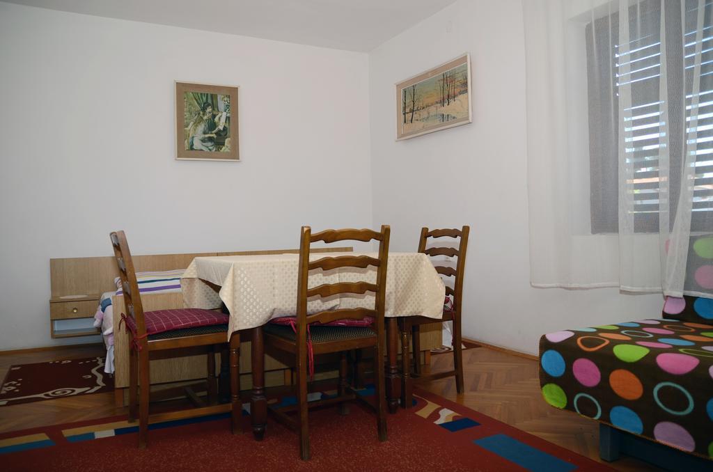 Apartments Ana Ровин Екстериор снимка