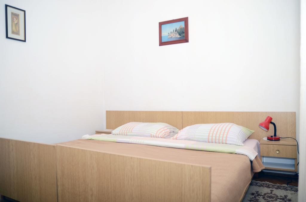 Apartments Ana Ровин Екстериор снимка