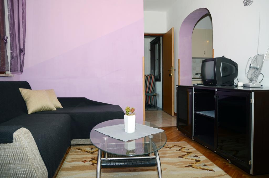 Apartments Ana Ровин Екстериор снимка