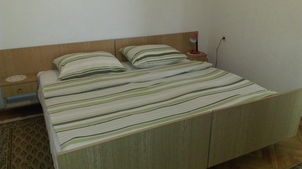 Apartments Ana Ровин Екстериор снимка