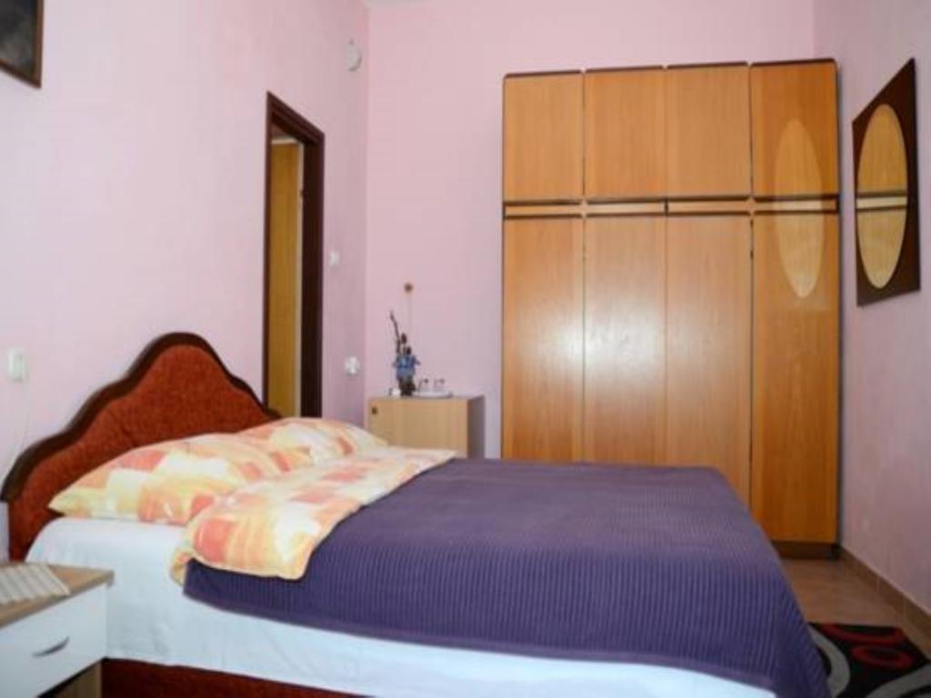 Apartments Ana Ровин Екстериор снимка