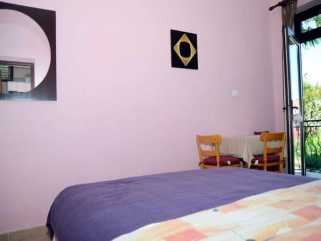 Apartments Ana Ровин Екстериор снимка