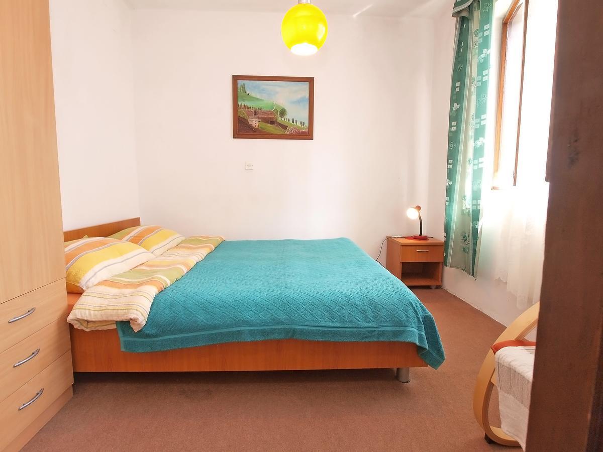 Apartments Ana Ровин Екстериор снимка