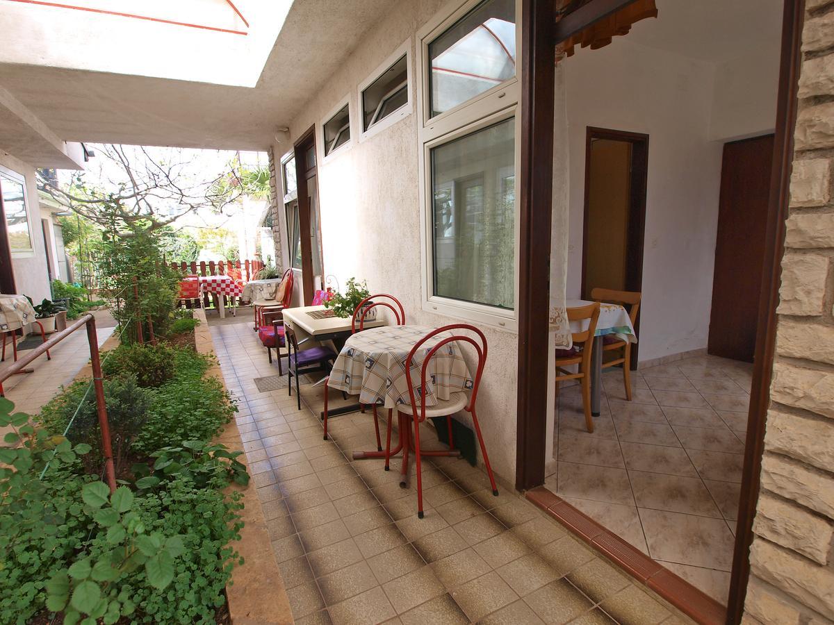 Apartments Ana Ровин Екстериор снимка
