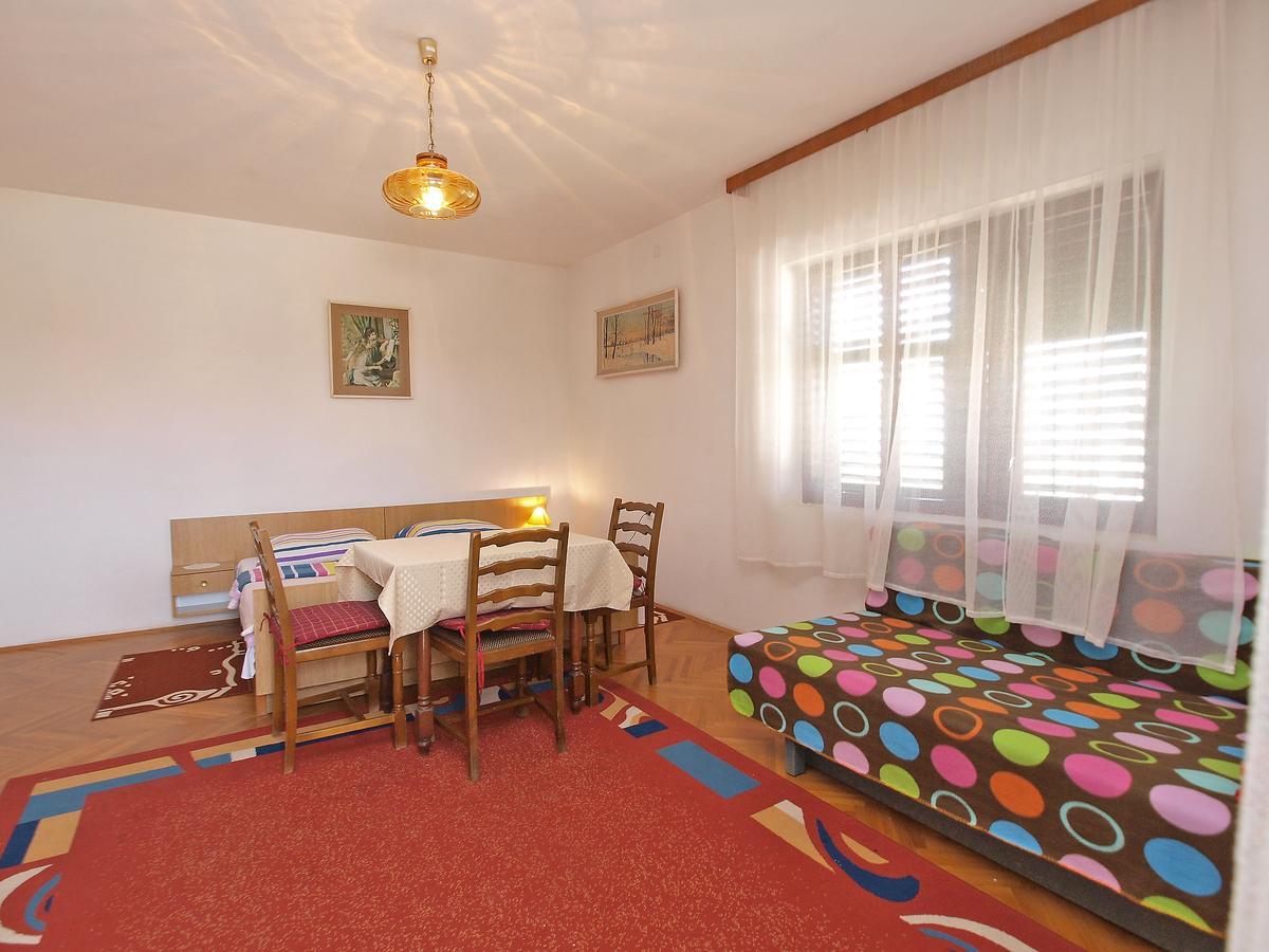 Apartments Ana Ровин Екстериор снимка