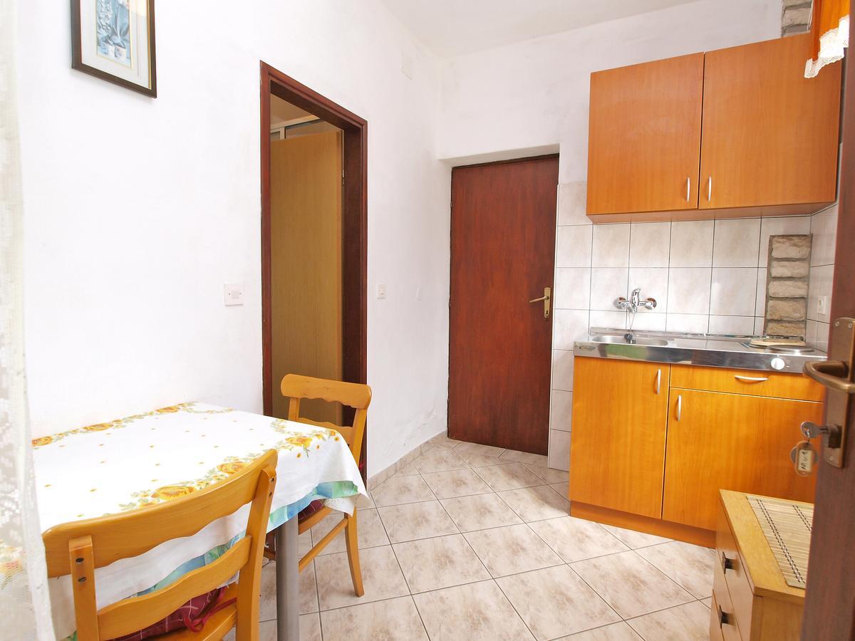 Apartments Ana Ровин Екстериор снимка