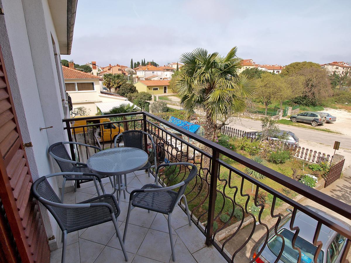 Apartments Ana Ровин Екстериор снимка