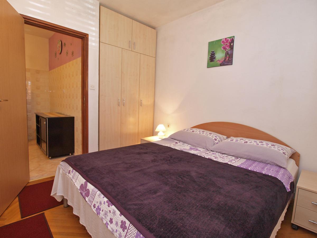 Apartments Ana Ровин Екстериор снимка