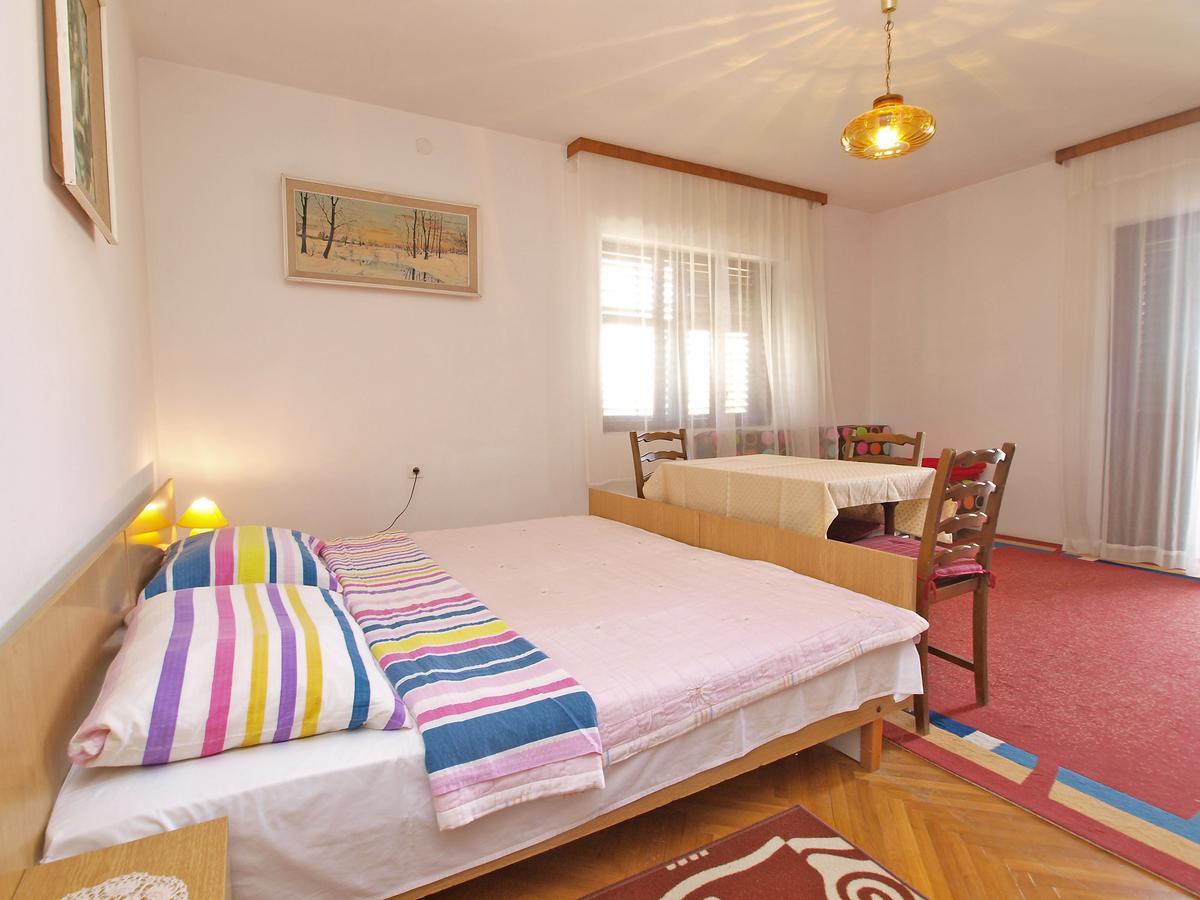 Apartments Ana Ровин Екстериор снимка